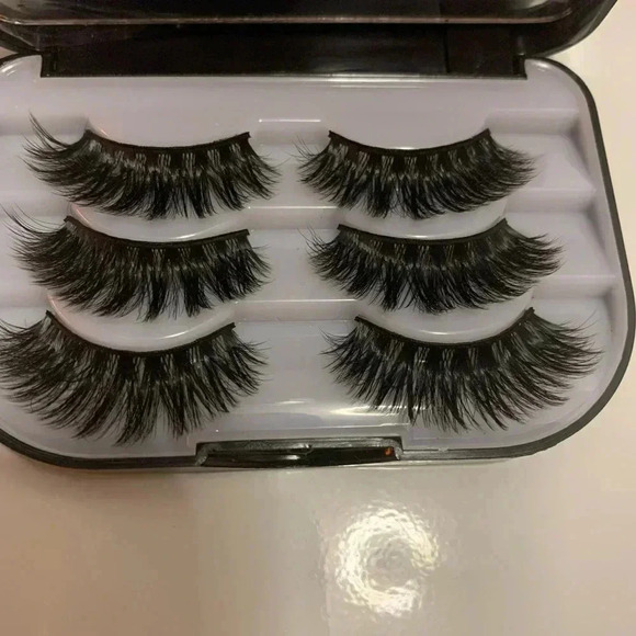 3 Pairs of False Eyelashes - Picture 2 of 3